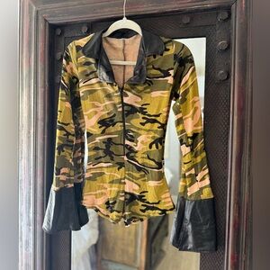 Camouflage Zip-Up Bodysuit with Flared Sleeves - Halloween Costume/Lingere